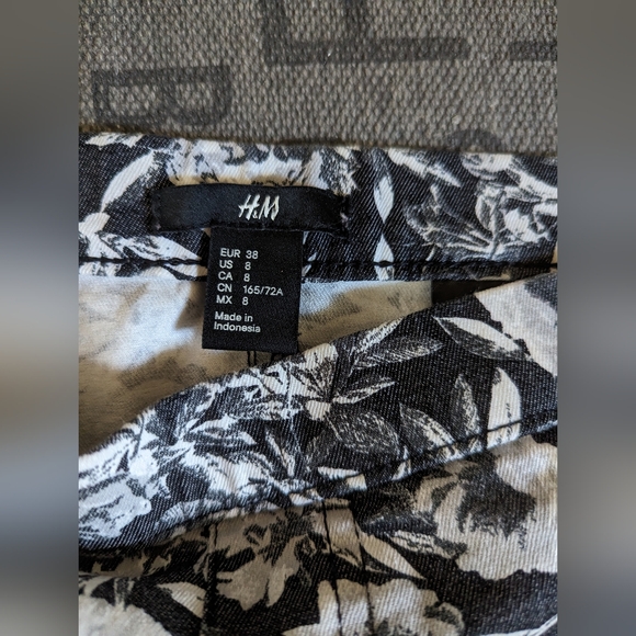 💙 H+M 💙 Floral Skinny Jeans - Picture 4 of 6